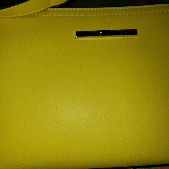 Steve Madden Yellow Crossbody - Picture 4 of 8